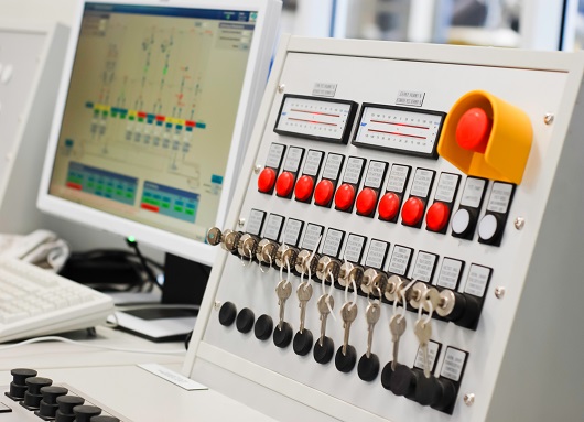 Panouri de comanda (HMI) si calculatoare industriale (PLC)
